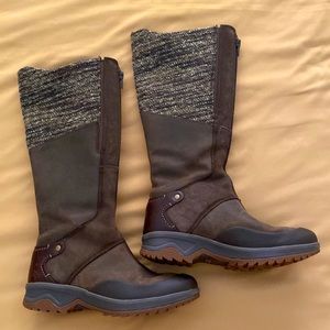 Merrel womens size 6 winter boots. Excellent condition.